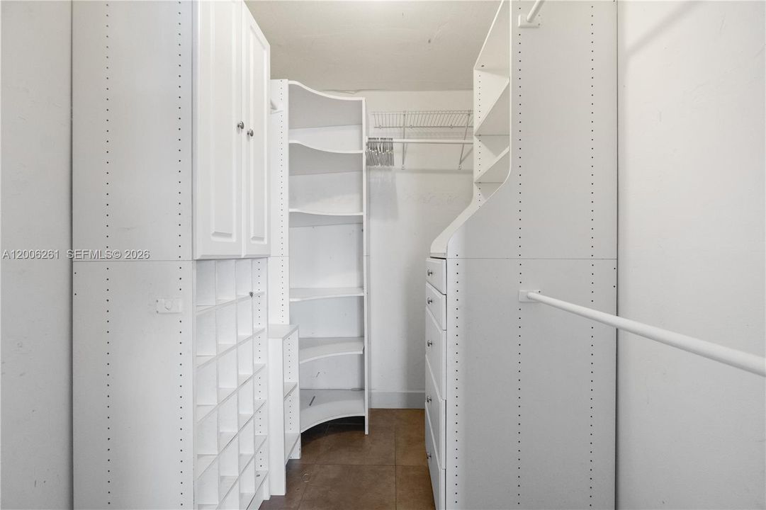 MASTER BR CLOSET