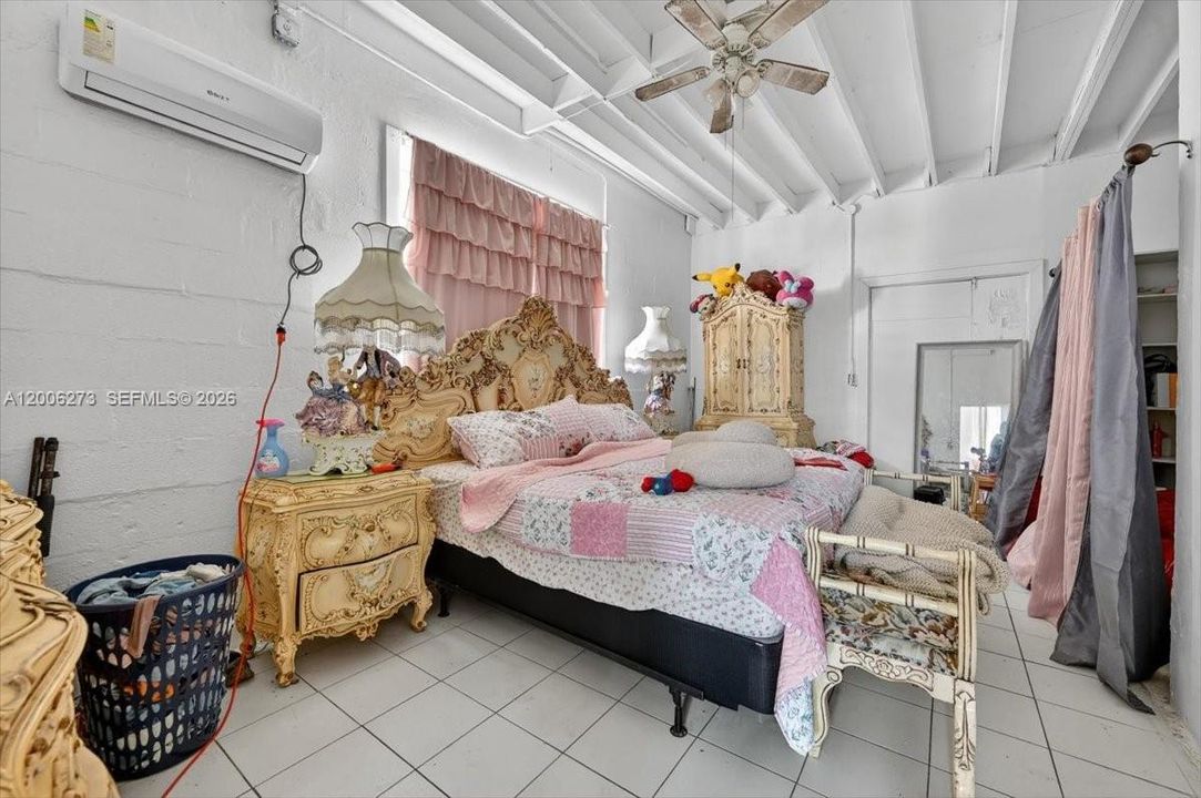 For Sale: $1,200,000 (3 beds, 2 baths, 2844 Square Feet)