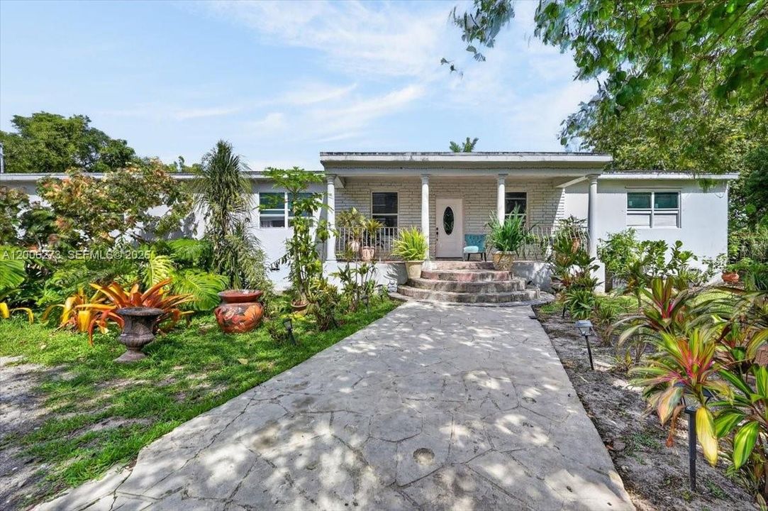 For Sale: $1,200,000 (3 beds, 2 baths, 2844 Square Feet)