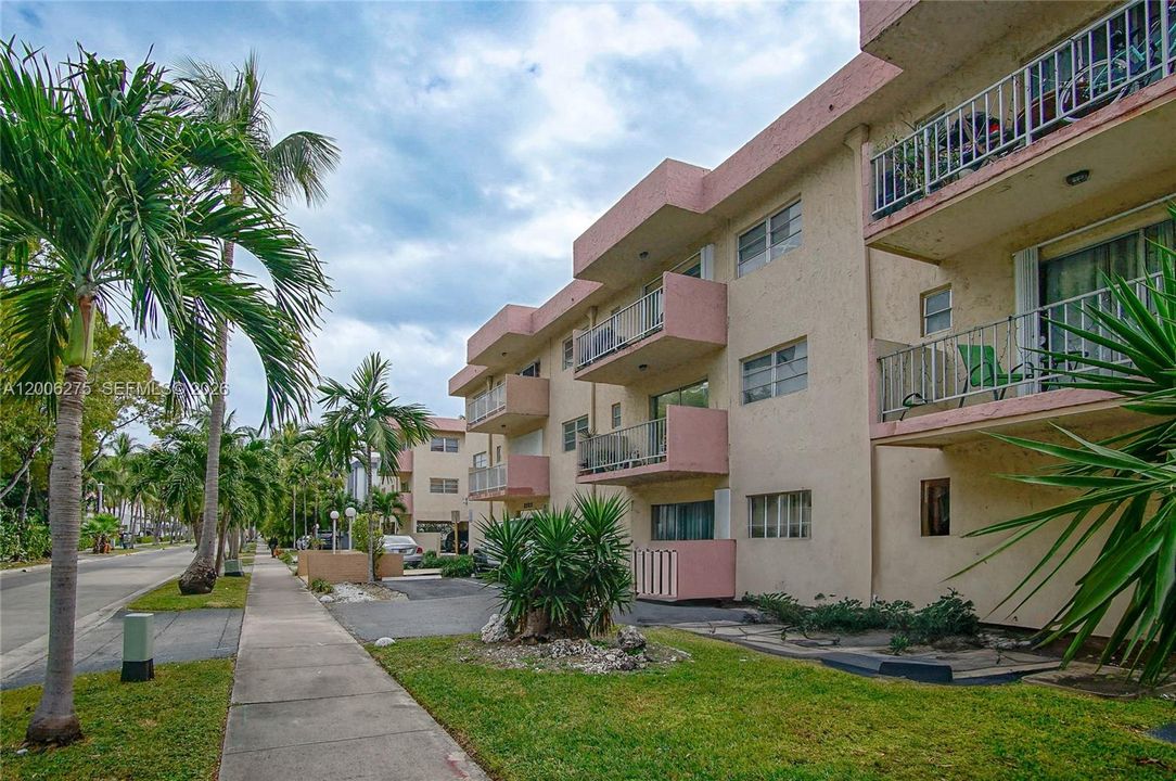 Activo con contrato: $249,000 (2 camas, 2 baños, 959 Pies cuadrados)