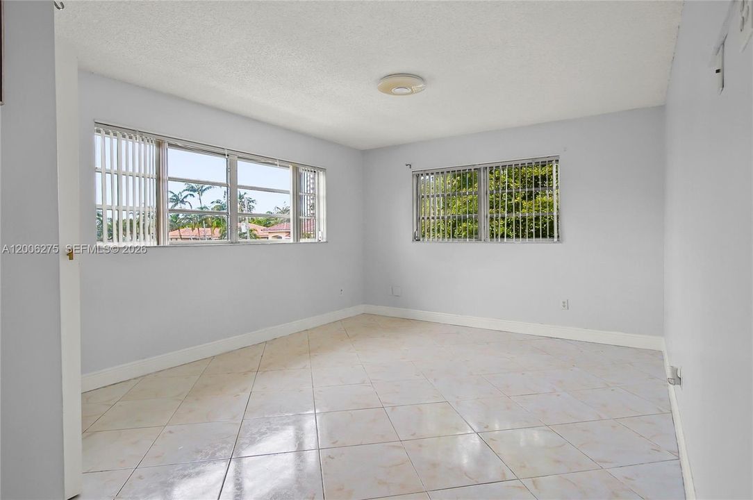 Activo con contrato: $249,000 (2 camas, 2 baños, 959 Pies cuadrados)