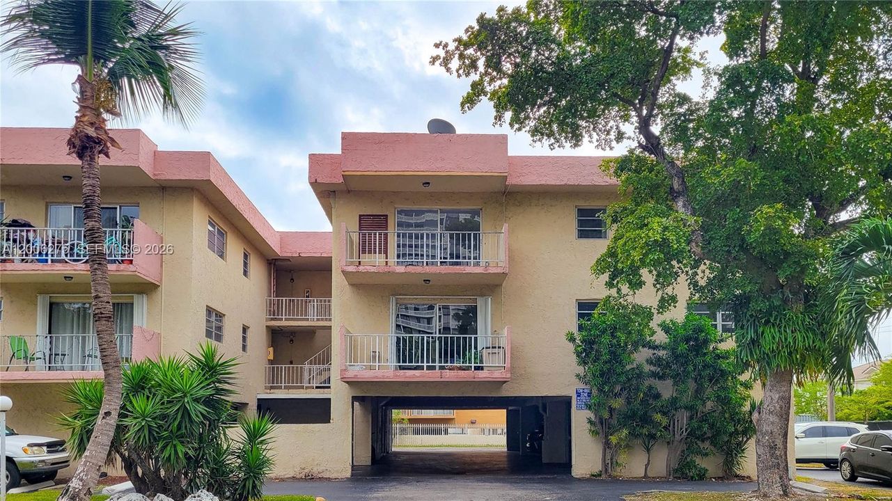 Activo con contrato: $249,000 (2 camas, 2 baños, 959 Pies cuadrados)
