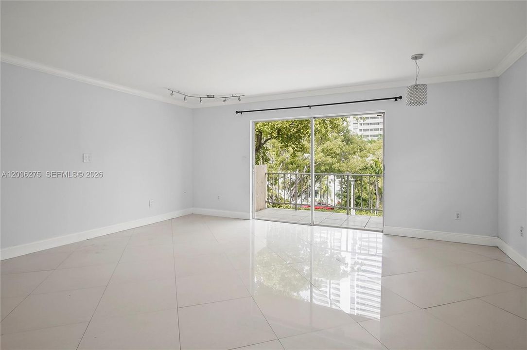 Activo con contrato: $249,000 (2 camas, 2 baños, 959 Pies cuadrados)