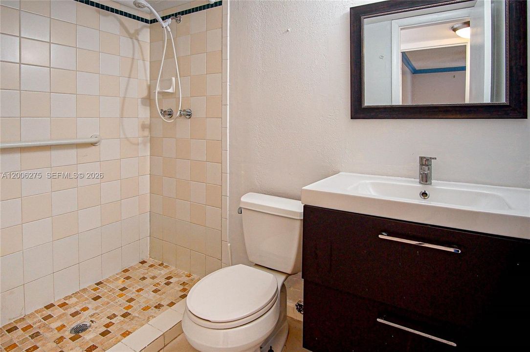 Activo con contrato: $249,000 (2 camas, 2 baños, 959 Pies cuadrados)