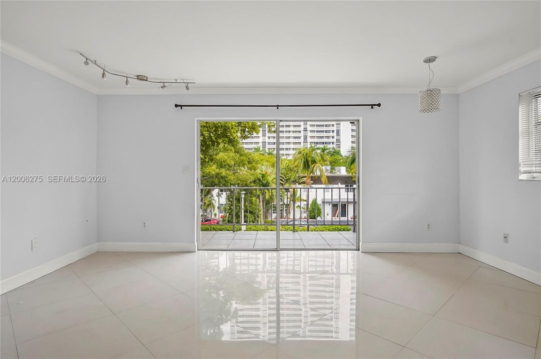 Activo con contrato: $249,000 (2 camas, 2 baños, 959 Pies cuadrados)