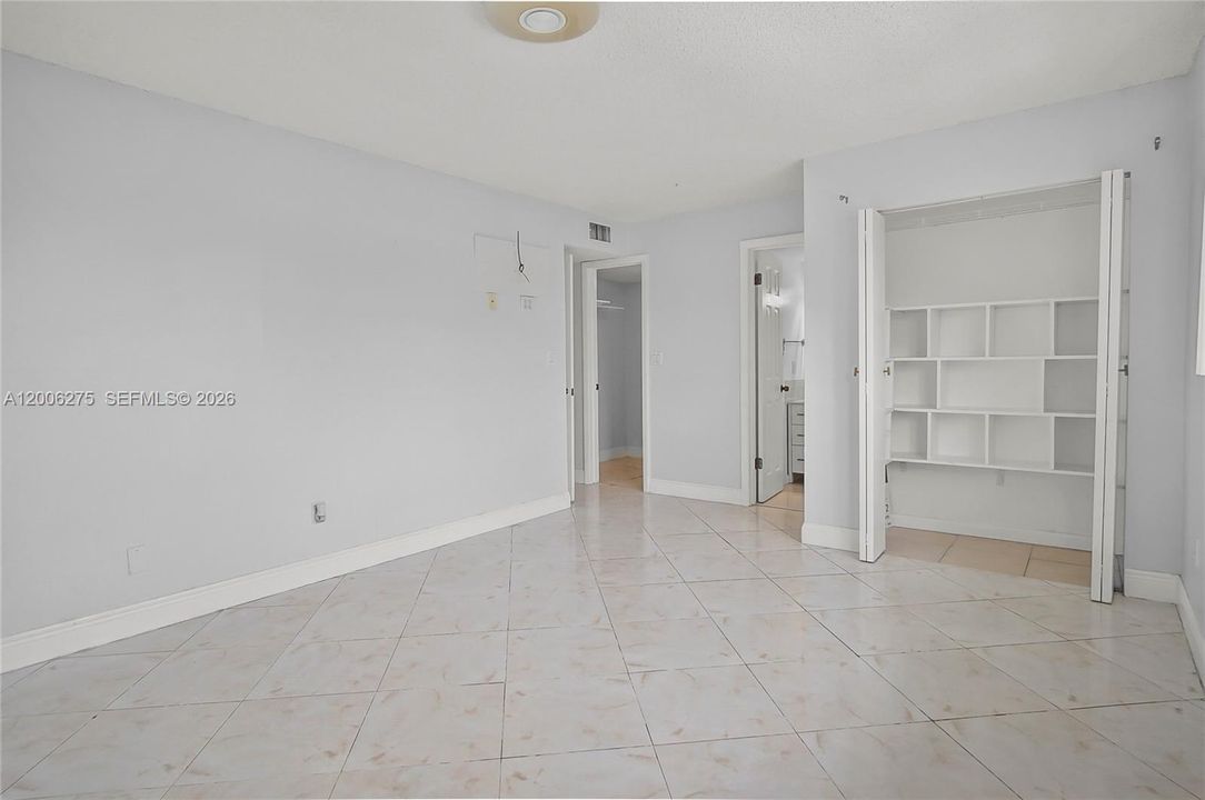 Activo con contrato: $249,000 (2 camas, 2 baños, 959 Pies cuadrados)