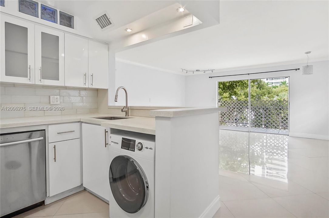 Activo con contrato: $249,000 (2 camas, 2 baños, 959 Pies cuadrados)