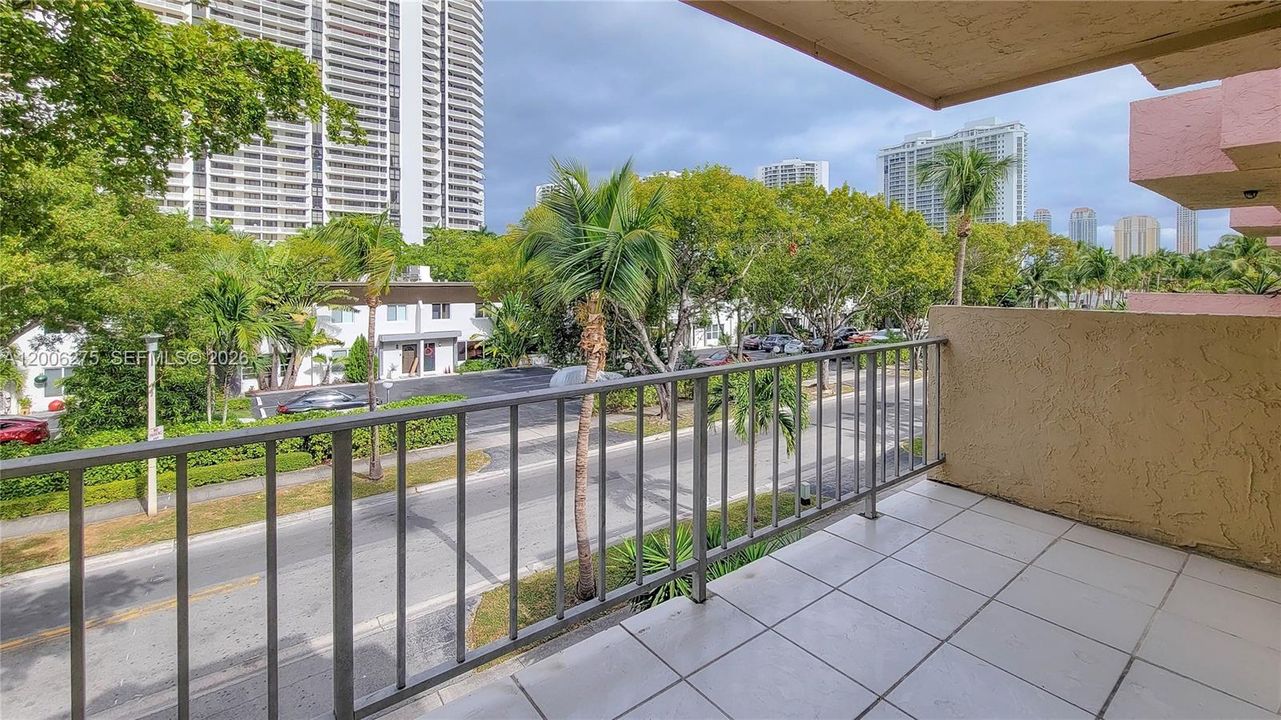 Activo con contrato: $249,000 (2 camas, 2 baños, 959 Pies cuadrados)