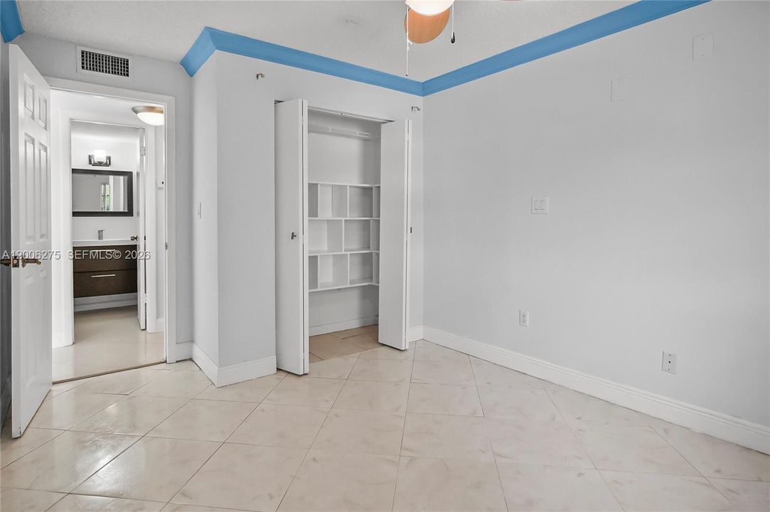Activo con contrato: $249,000 (2 camas, 2 baños, 959 Pies cuadrados)