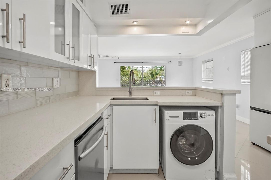 Activo con contrato: $249,000 (2 camas, 2 baños, 959 Pies cuadrados)