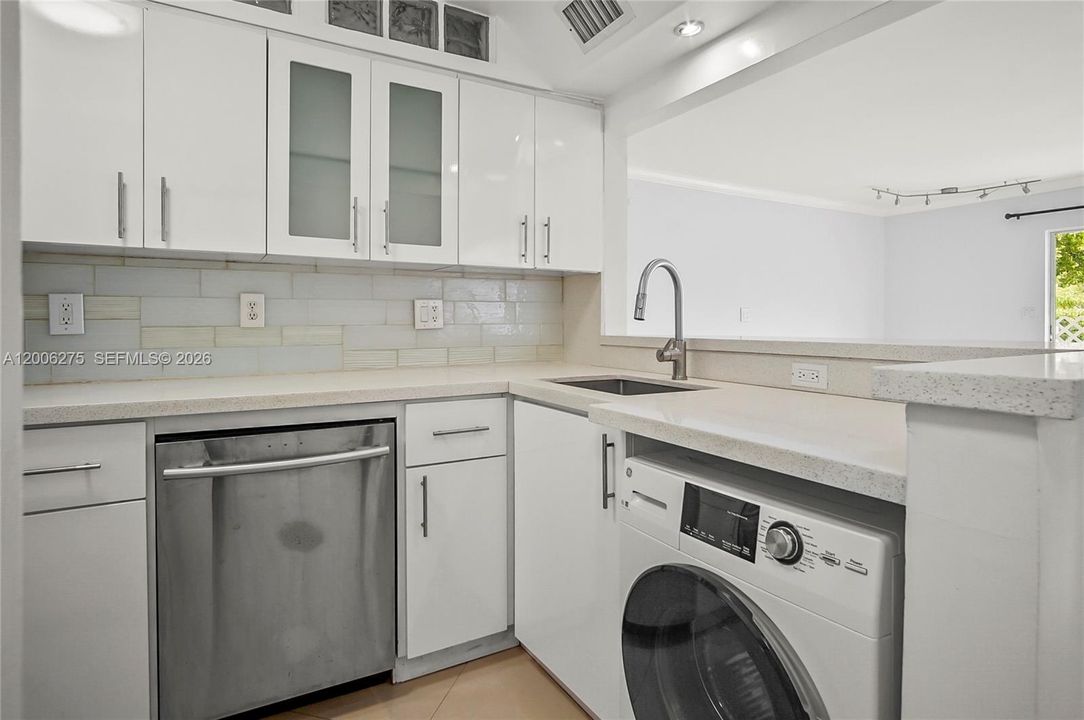 Activo con contrato: $249,000 (2 camas, 2 baños, 959 Pies cuadrados)