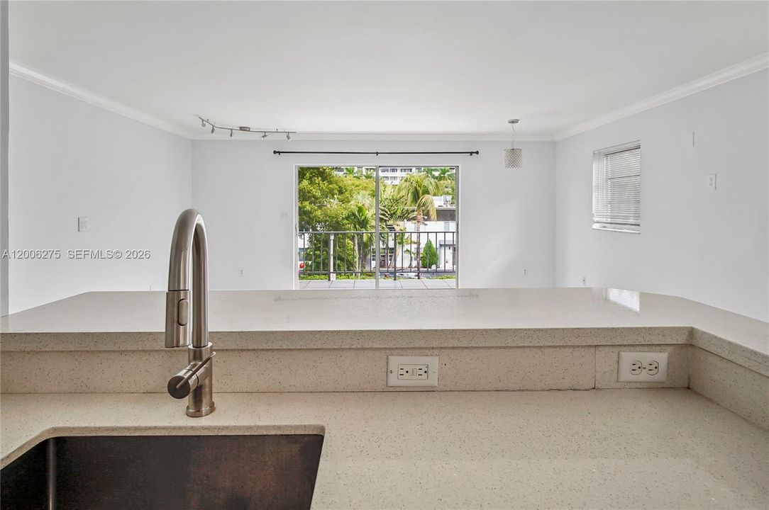 Activo con contrato: $249,000 (2 camas, 2 baños, 959 Pies cuadrados)