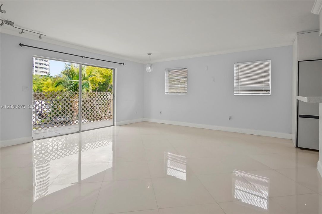 Activo con contrato: $249,000 (2 camas, 2 baños, 959 Pies cuadrados)