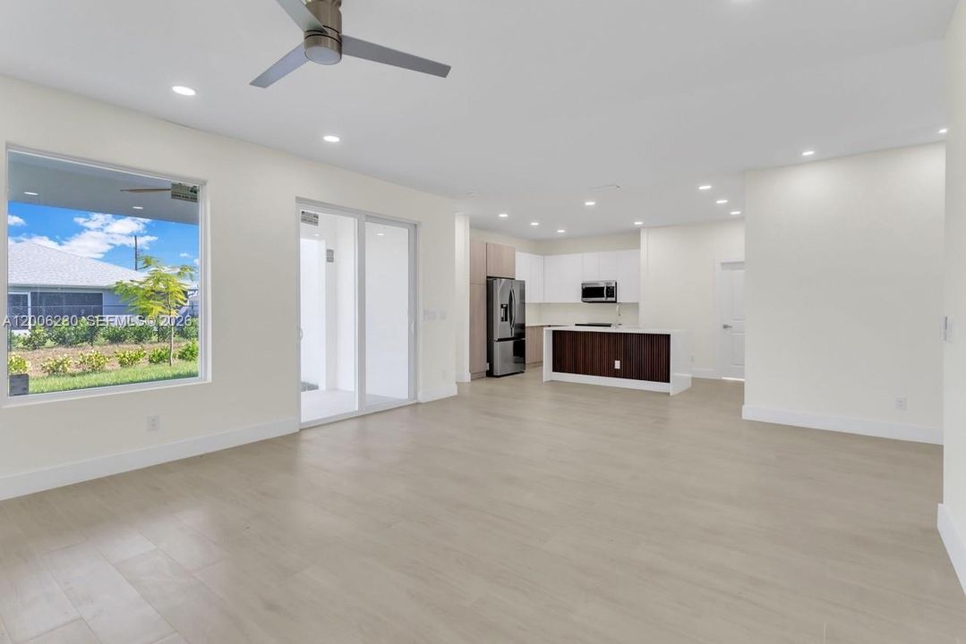 Recientemente alquilado: $2,600 (4 camas, 3 baños, 1810 Pies cuadrados)