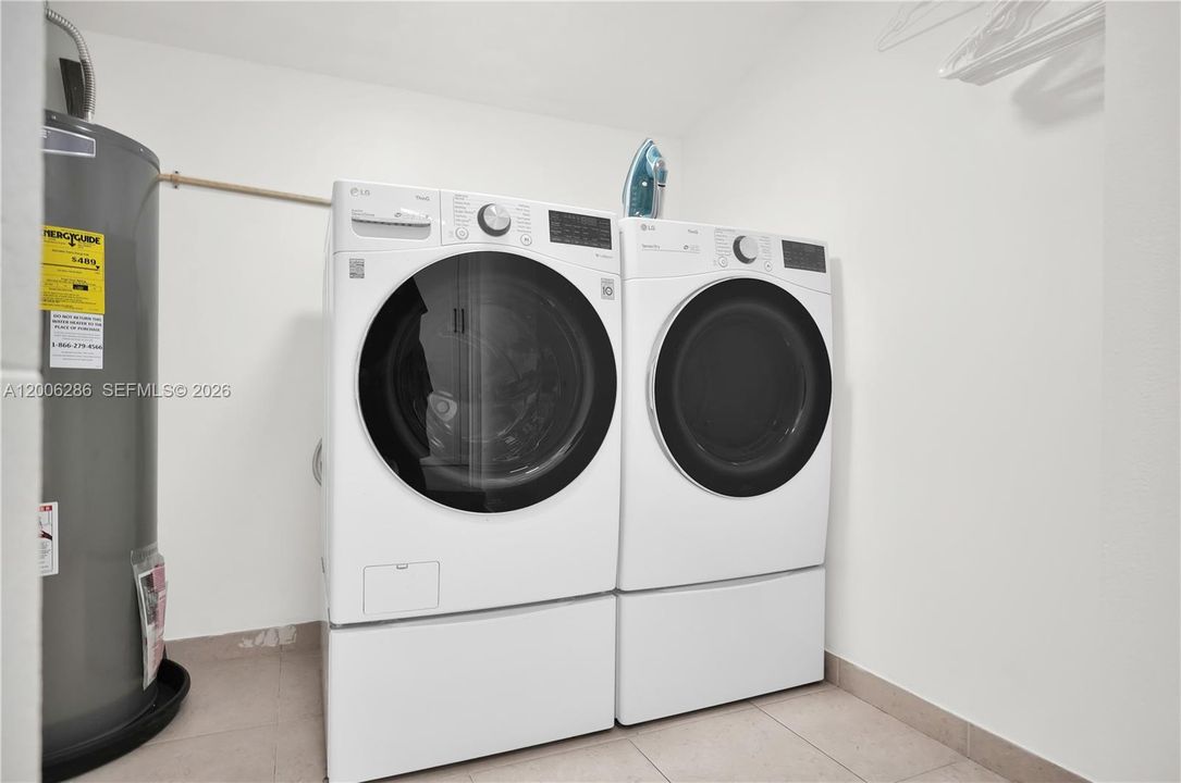 For Rent: $6,500 (3 beds, 2 baths, 1698 Square Feet)