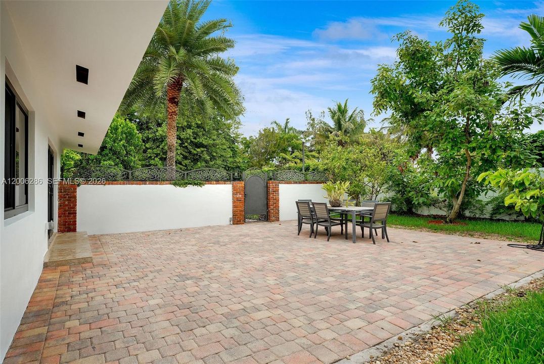 For Rent: $6,500 (3 beds, 2 baths, 1698 Square Feet)
