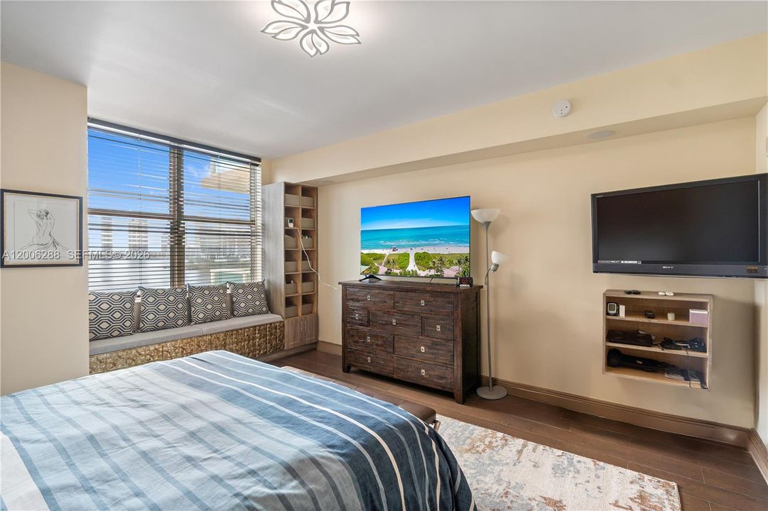 For Sale: $710,000 (3 beds, 2 baths, 2020 Square Feet)