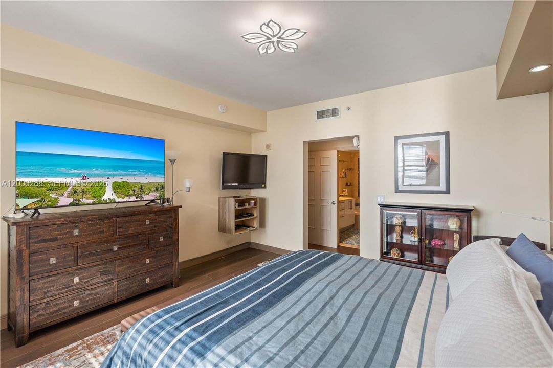 For Sale: $710,000 (3 beds, 2 baths, 2020 Square Feet)