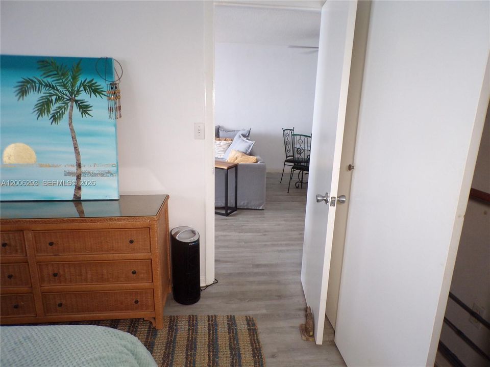 For Sale: $179,900 (1 beds, 1 baths, 768 Square Feet)