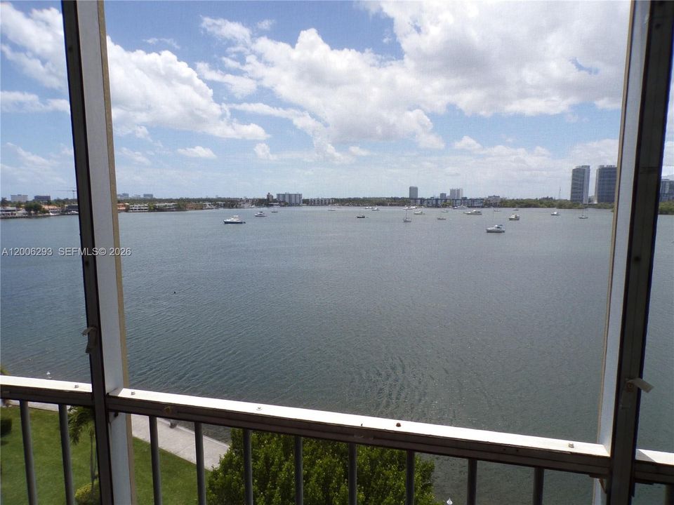 For Sale: $179,900 (1 beds, 1 baths, 768 Square Feet)