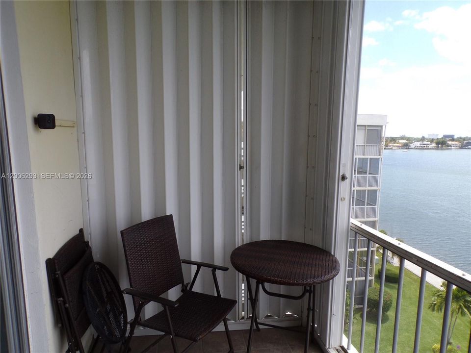 For Sale: $179,900 (1 beds, 1 baths, 768 Square Feet)
