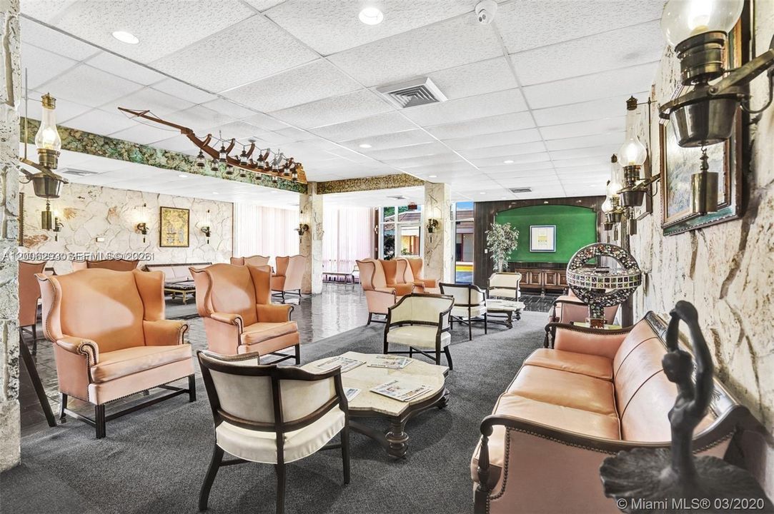 For Sale: $179,900 (1 beds, 1 baths, 768 Square Feet)