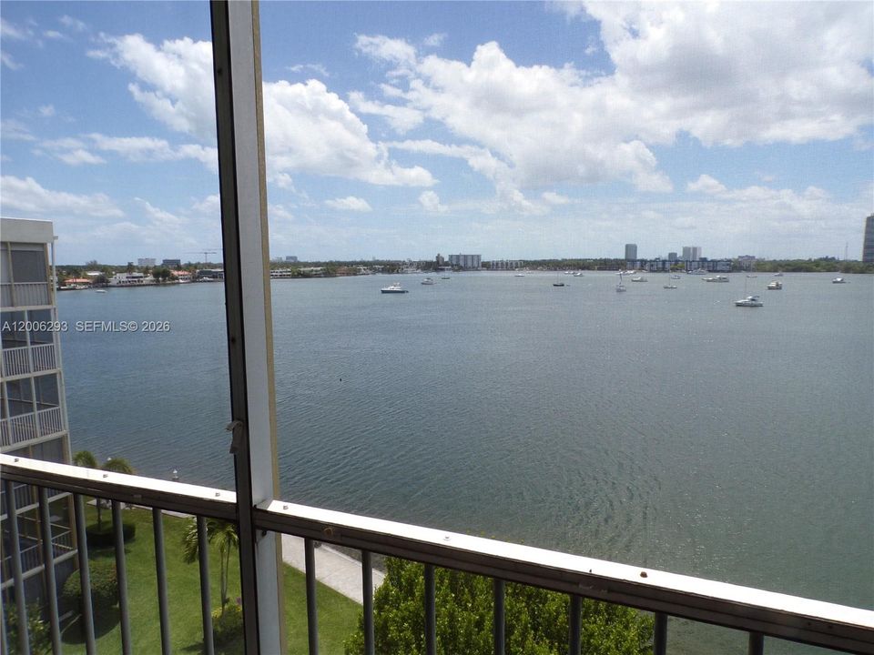 For Sale: $179,900 (1 beds, 1 baths, 768 Square Feet)