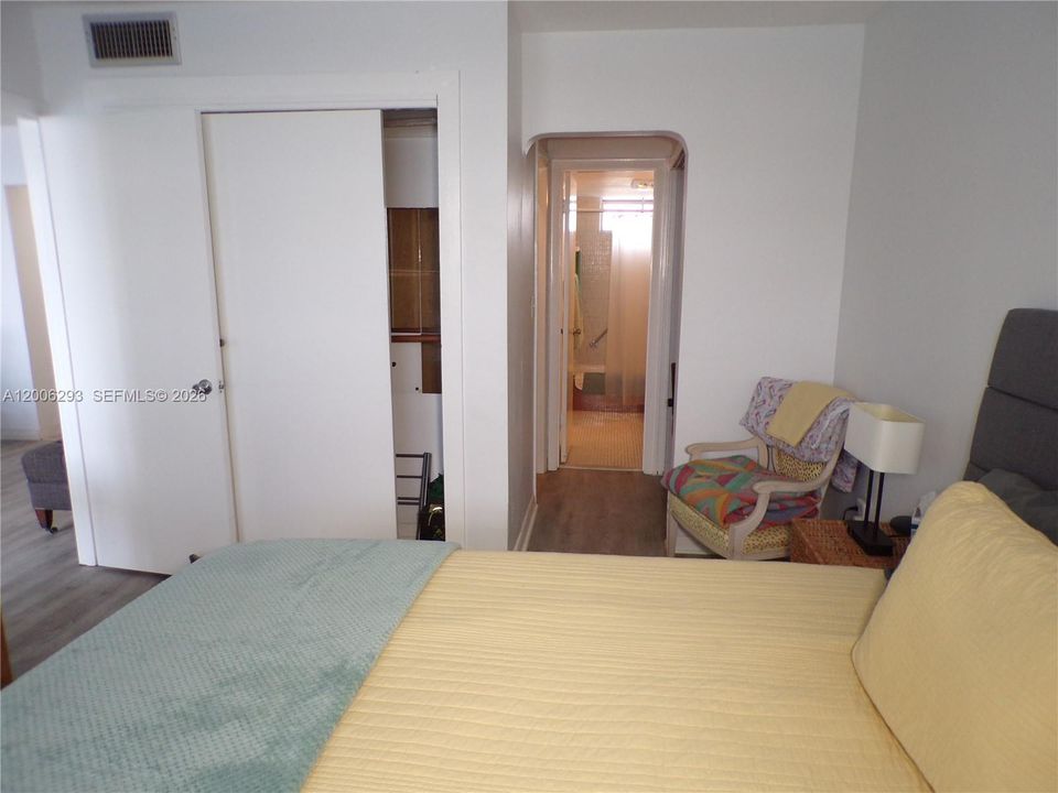 For Sale: $179,900 (1 beds, 1 baths, 768 Square Feet)