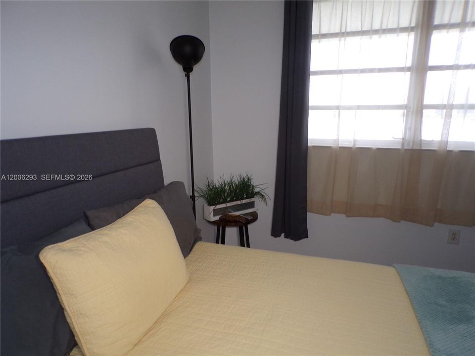 For Sale: $179,900 (1 beds, 1 baths, 768 Square Feet)
