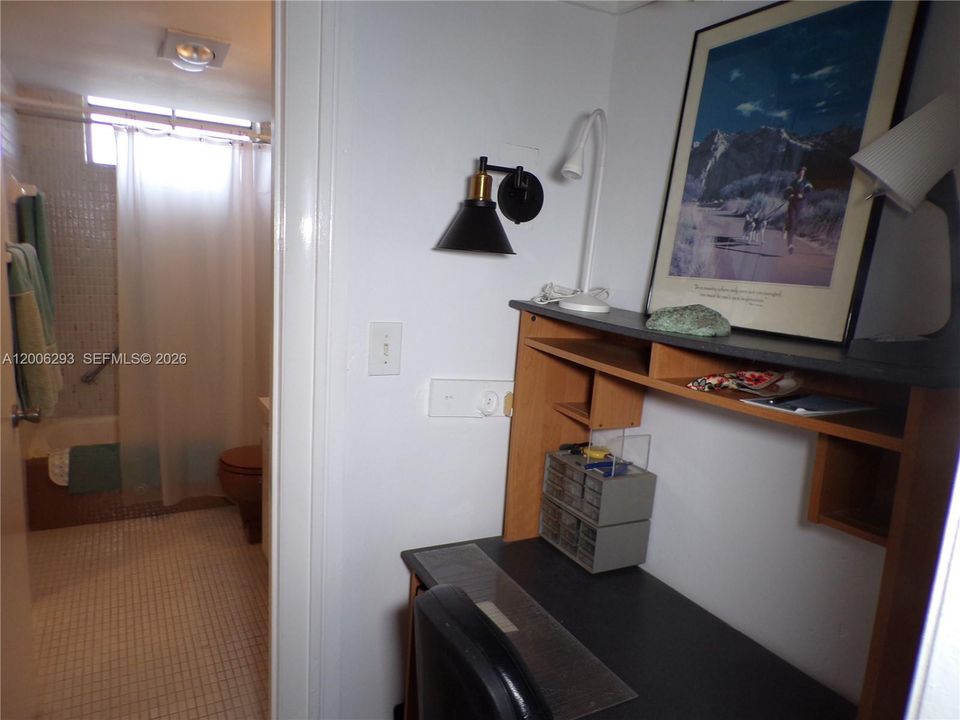 For Sale: $179,900 (1 beds, 1 baths, 768 Square Feet)