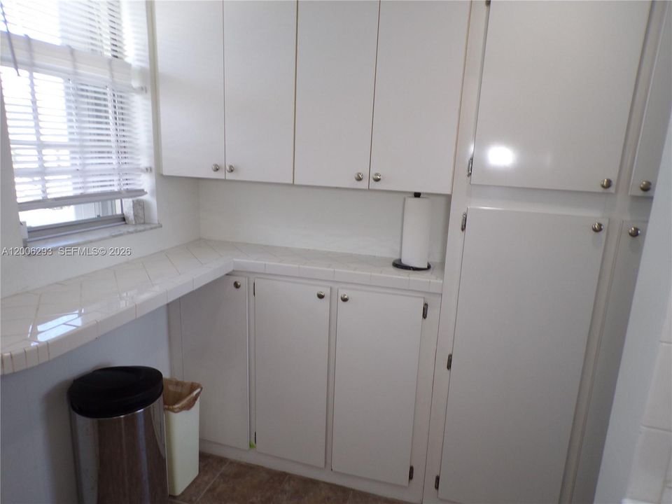 For Sale: $179,900 (1 beds, 1 baths, 768 Square Feet)
