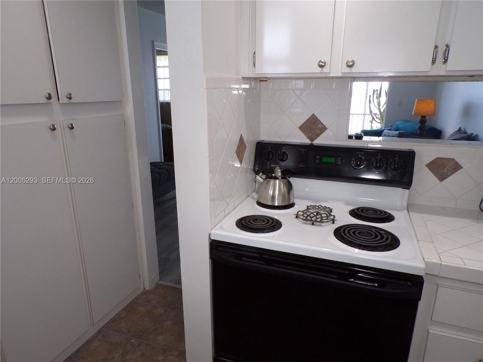 For Sale: $179,900 (1 beds, 1 baths, 768 Square Feet)