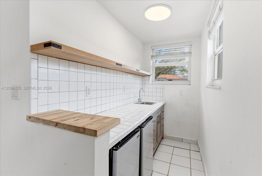 Active With Contract: $725,000 (3 beds, 2 baths, 1548 Square Feet)
