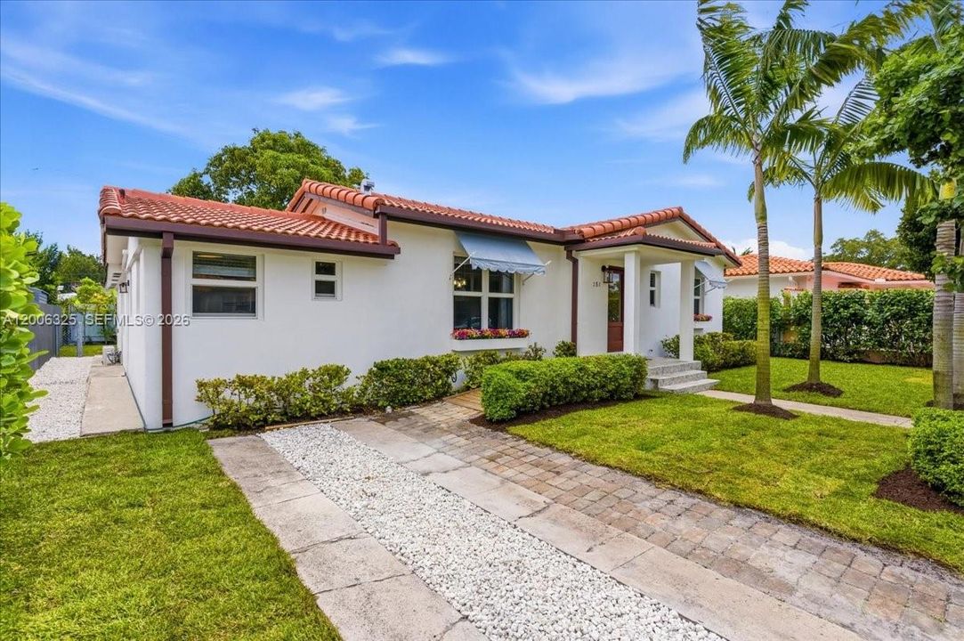 Active With Contract: $725,000 (3 beds, 2 baths, 1548 Square Feet)