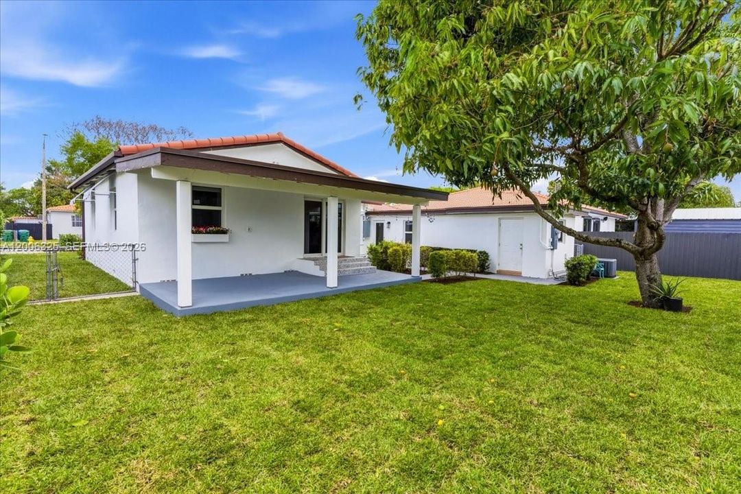 Active With Contract: $725,000 (3 beds, 2 baths, 1548 Square Feet)
