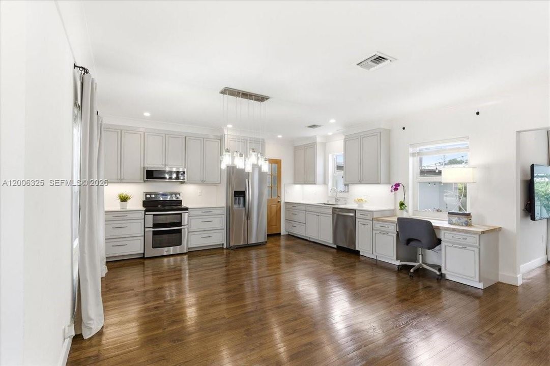 Active With Contract: $725,000 (3 beds, 2 baths, 1548 Square Feet)