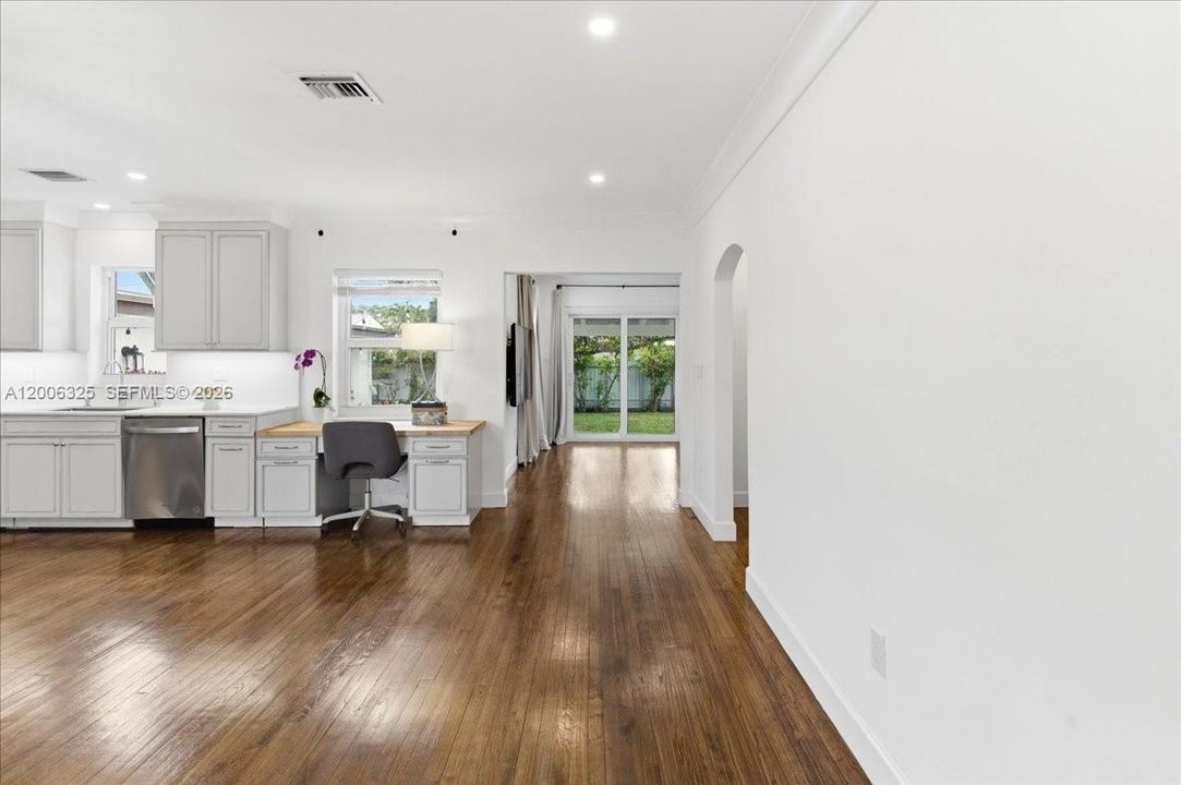 Active With Contract: $725,000 (3 beds, 2 baths, 1548 Square Feet)