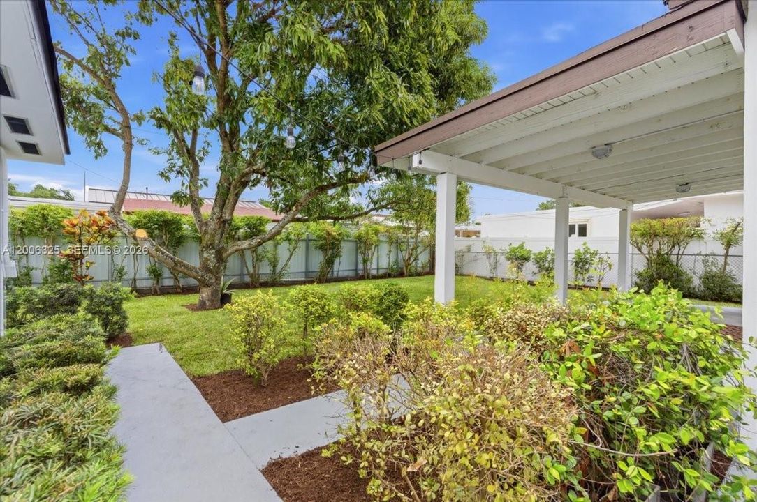 Active With Contract: $725,000 (3 beds, 2 baths, 1548 Square Feet)