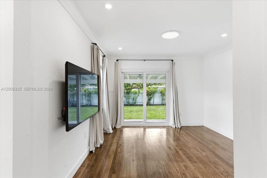 Active With Contract: $725,000 (3 beds, 2 baths, 1548 Square Feet)