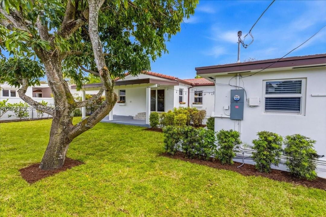 Active With Contract: $725,000 (3 beds, 2 baths, 1548 Square Feet)