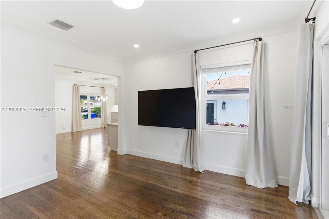 Active With Contract: $725,000 (3 beds, 2 baths, 1548 Square Feet)