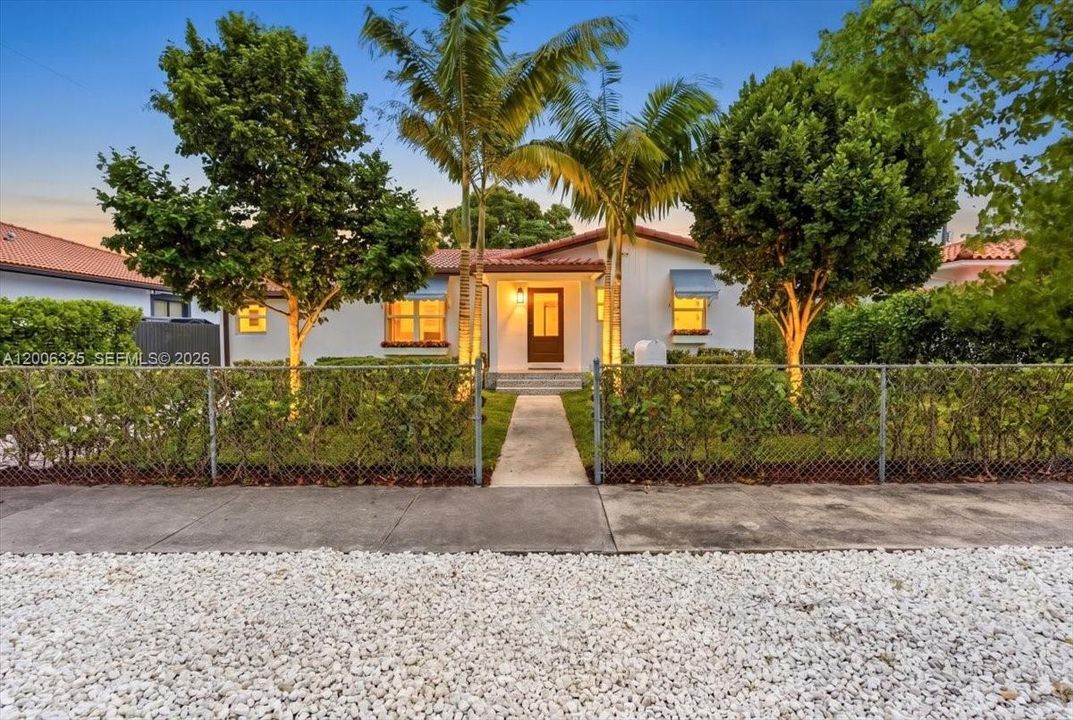 Active With Contract: $725,000 (3 beds, 2 baths, 1548 Square Feet)