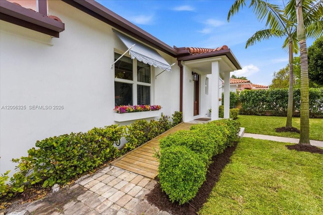 Active With Contract: $725,000 (3 beds, 2 baths, 1548 Square Feet)