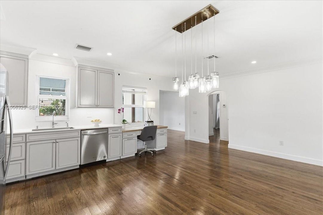Active With Contract: $725,000 (3 beds, 2 baths, 1548 Square Feet)