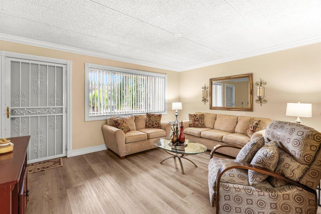 003-600VillageGreenCourt-211-PalmSprings