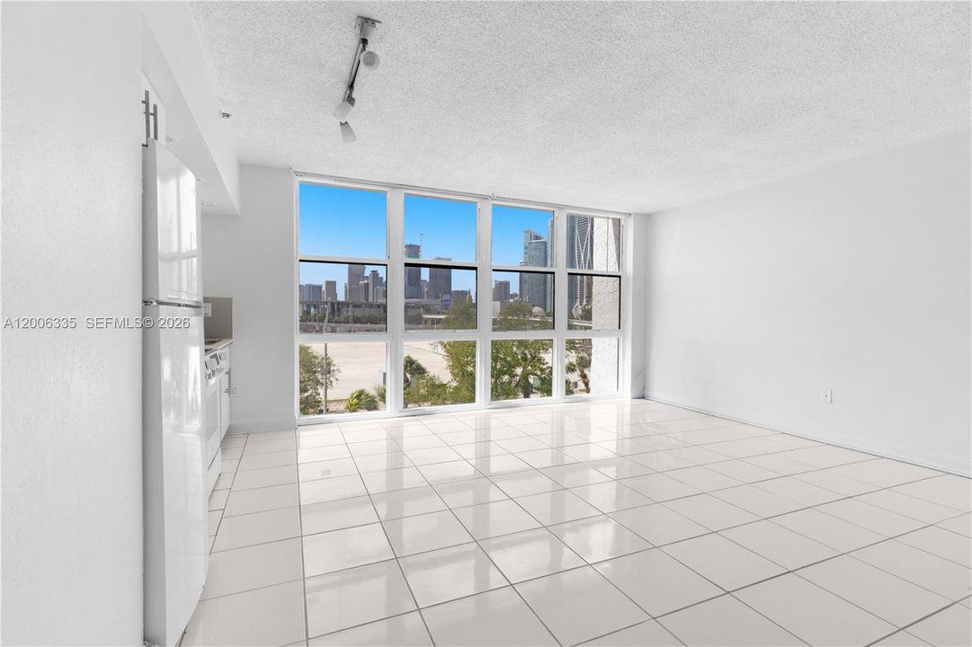 For Sale: $199,000 (0 beds, 1 baths, 450 Square Feet)