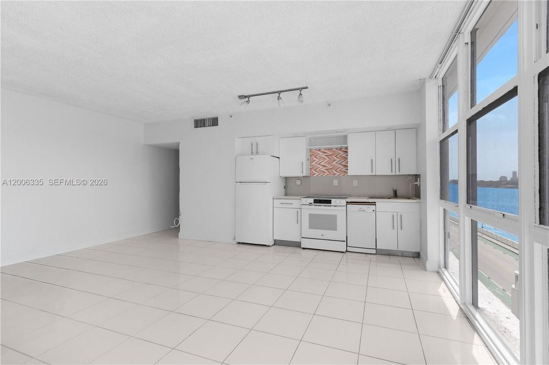 For Sale: $199,000 (0 beds, 1 baths, 450 Square Feet)