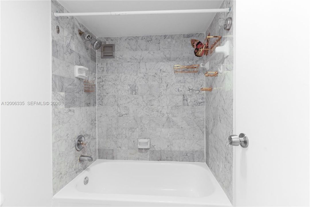 For Sale: $199,000 (0 beds, 1 baths, 450 Square Feet)