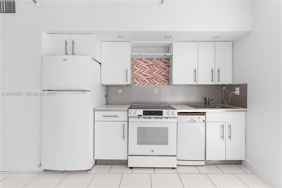 For Sale: $199,000 (0 beds, 1 baths, 450 Square Feet)