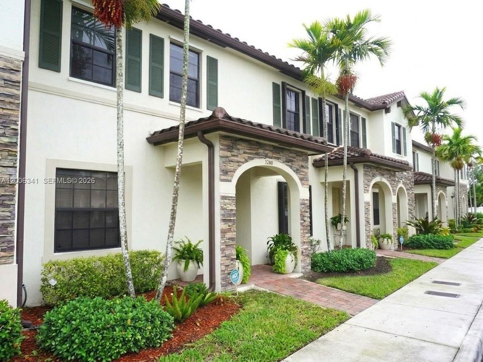 En Venta: $484,900 (3 camas, 2 baños, 1668 Pies cuadrados)